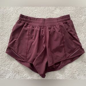 Lululemon Hotty Hot 4” Inseam Maroon Womens Shorts Size 6 Reg
